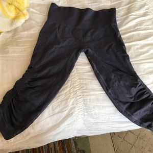 lululemon seamless crop! navy blue